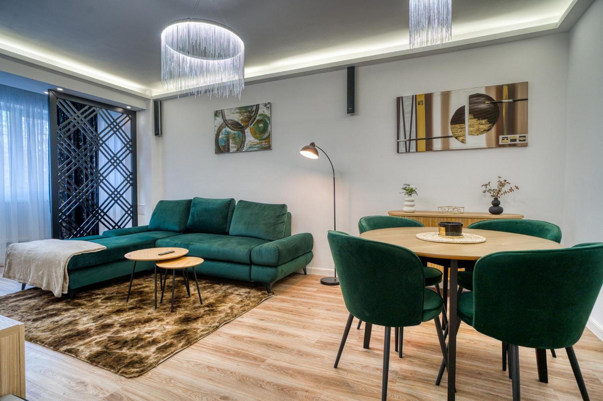 City Chic Retreat: Newly Renovated 1Br Apartment Bucarest Esterno foto