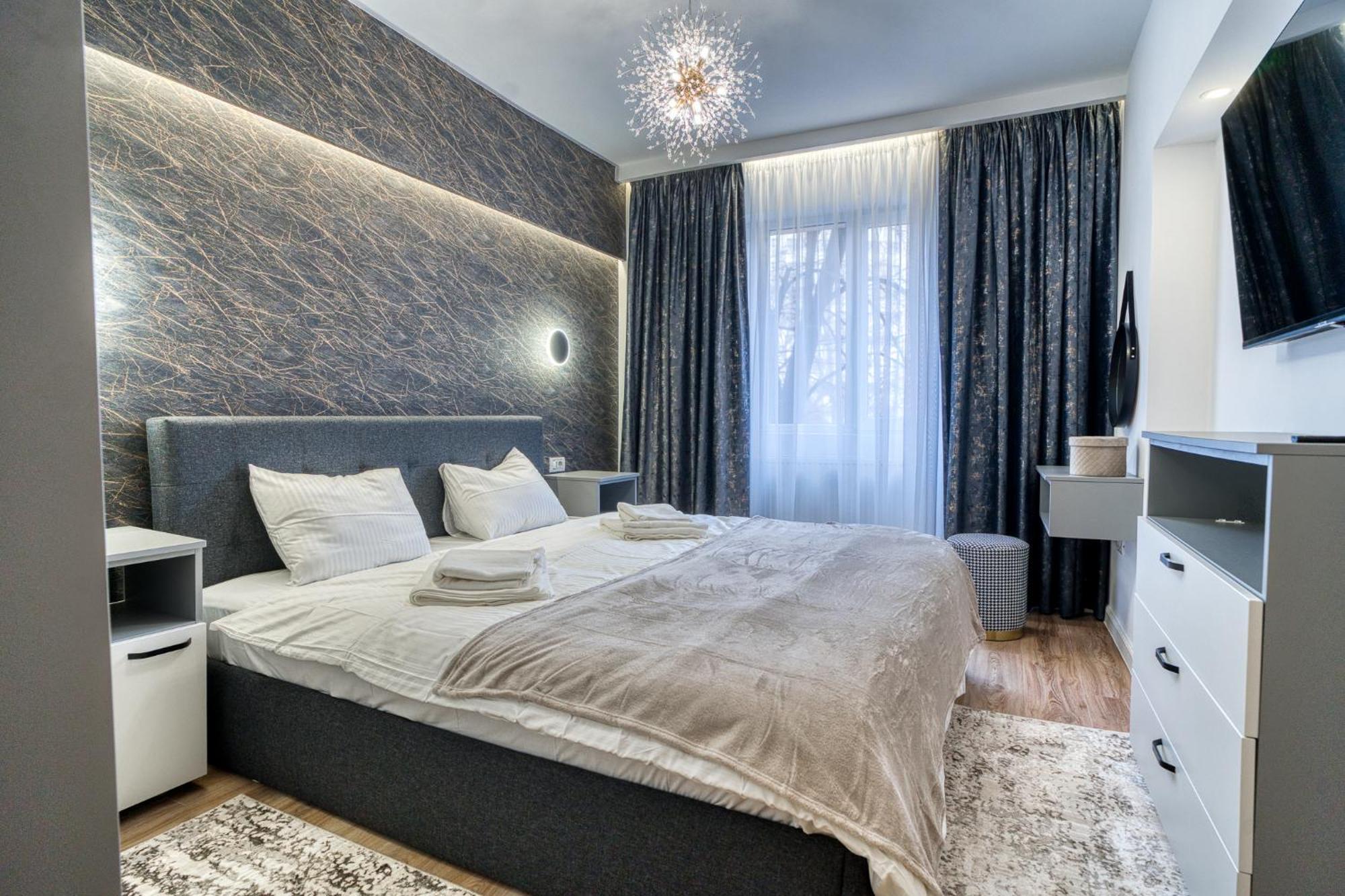 City Chic Retreat: Newly Renovated 1Br Apartment Bucarest Esterno foto