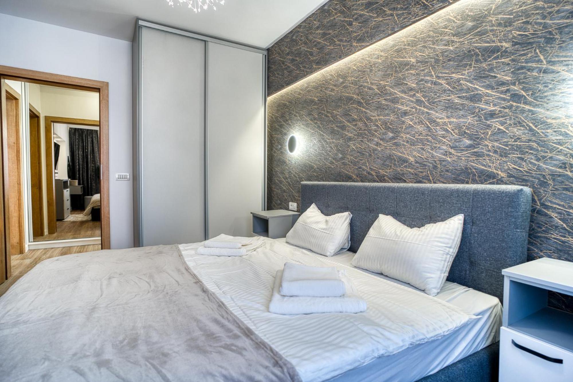 City Chic Retreat: Newly Renovated 1Br Apartment Bucarest Esterno foto