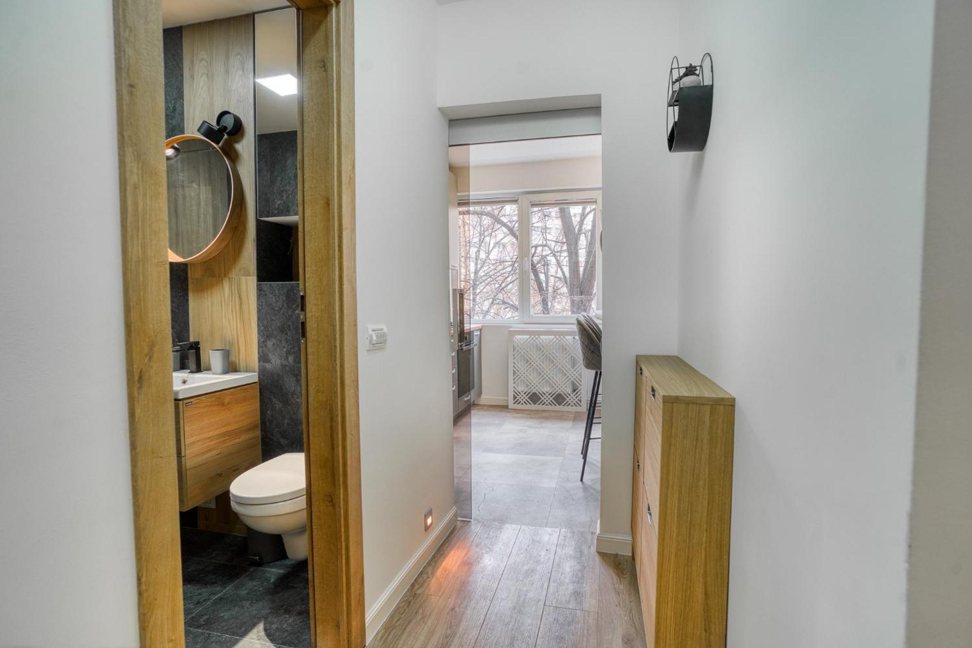 City Chic Retreat: Newly Renovated 1Br Apartment Bucarest Esterno foto