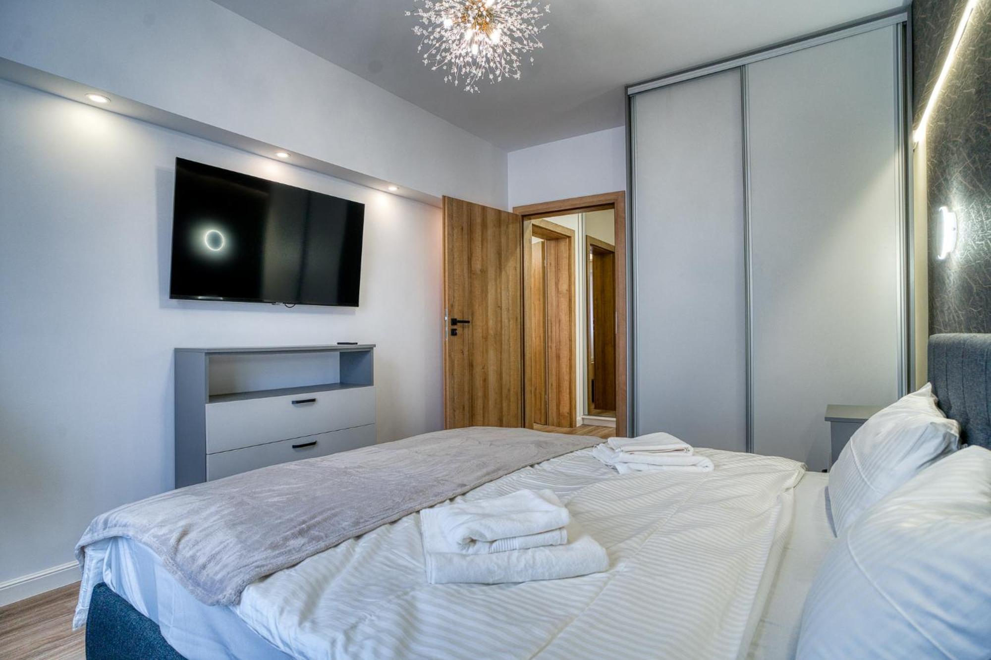 City Chic Retreat: Newly Renovated 1Br Apartment Bucarest Esterno foto