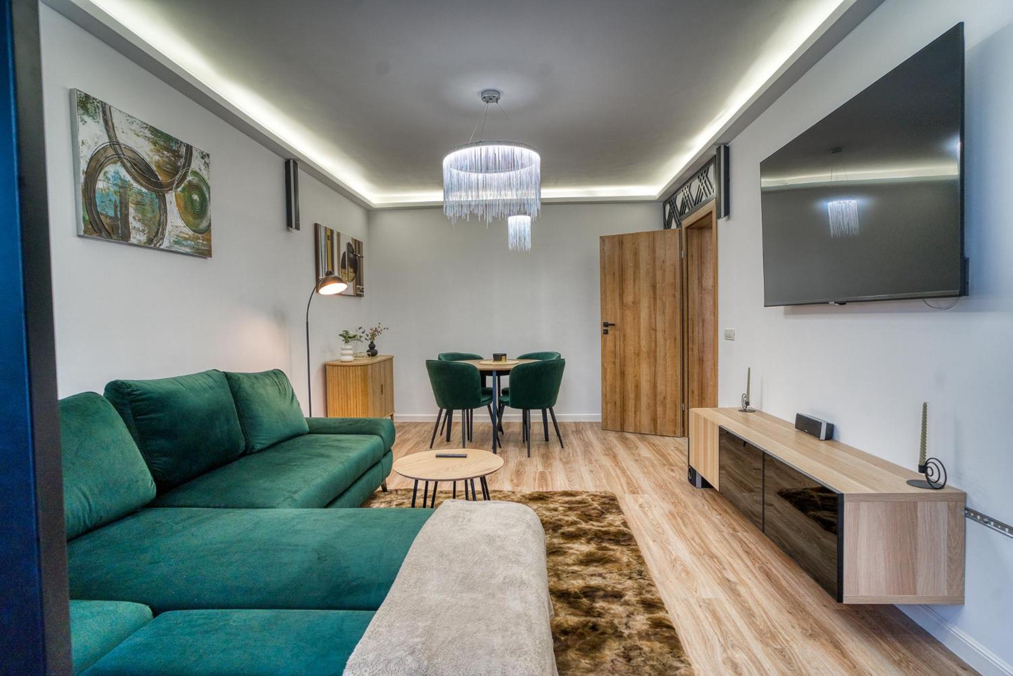 City Chic Retreat: Newly Renovated 1Br Apartment Bucarest Esterno foto