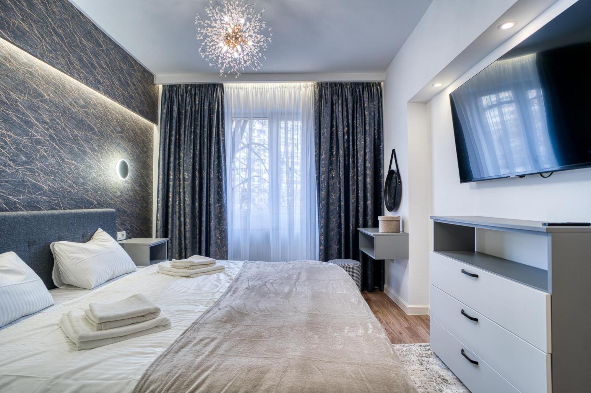 City Chic Retreat: Newly Renovated 1Br Apartment Bucarest Esterno foto