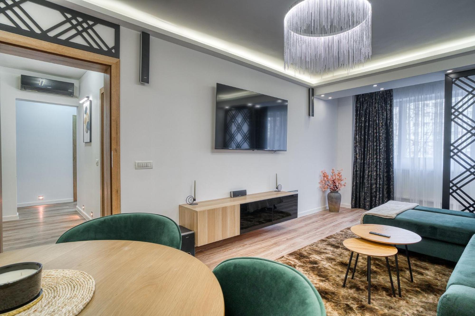 City Chic Retreat: Newly Renovated 1Br Apartment Bucarest Esterno foto