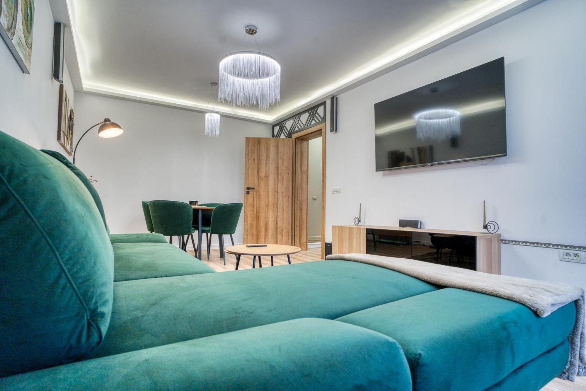 City Chic Retreat: Newly Renovated 1Br Apartment Bucarest Esterno foto