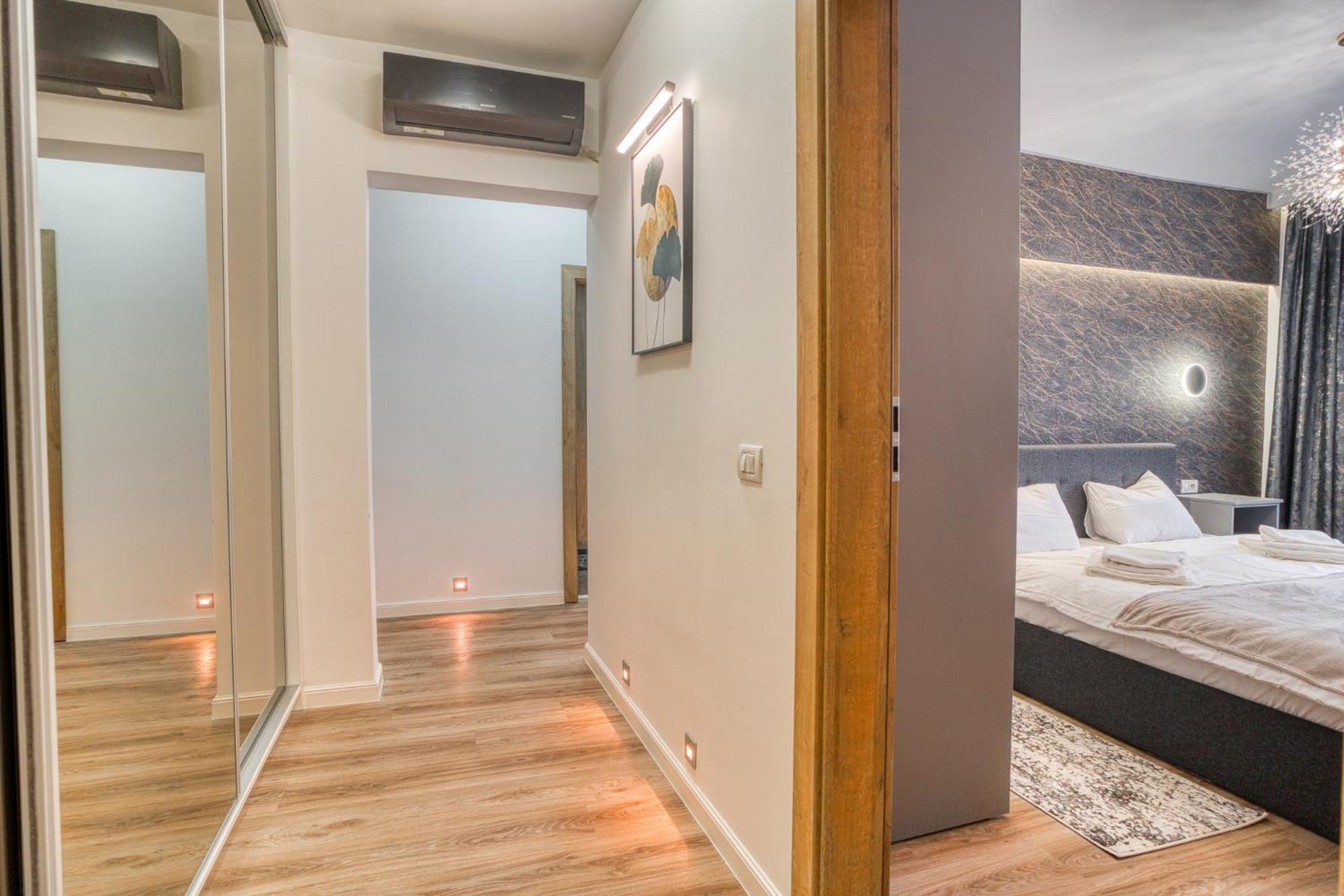 City Chic Retreat: Newly Renovated 1Br Apartment Bucarest Esterno foto