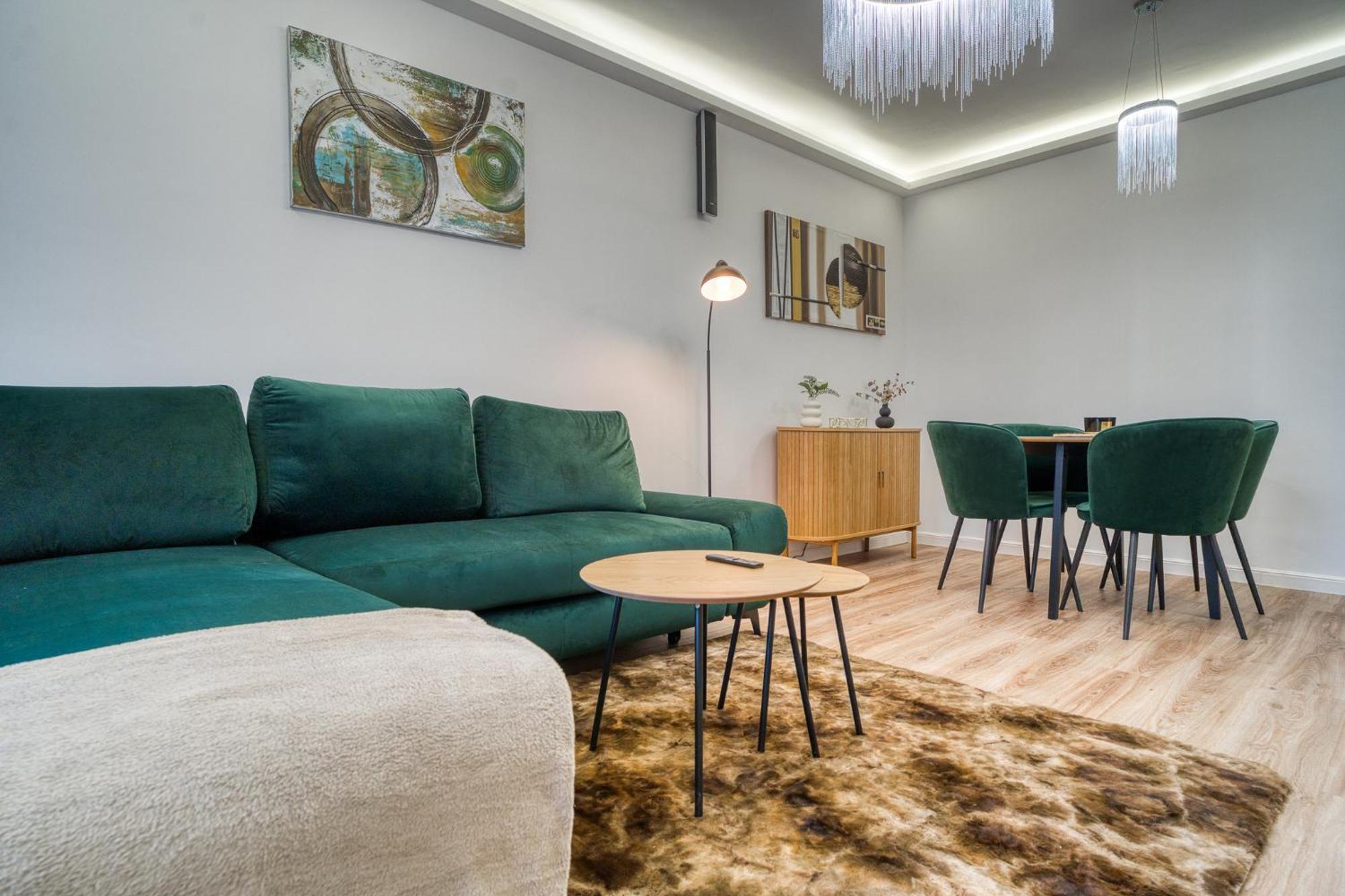 City Chic Retreat: Newly Renovated 1Br Apartment Bucarest Esterno foto