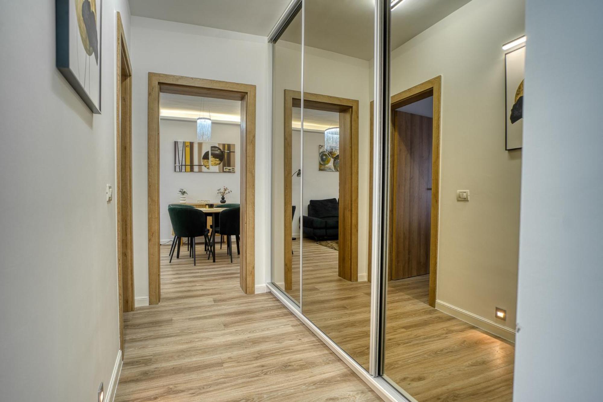 City Chic Retreat: Newly Renovated 1Br Apartment Bucarest Esterno foto